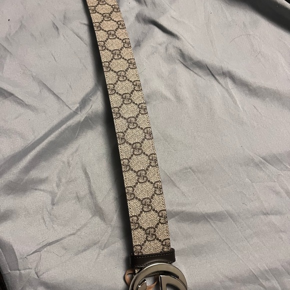 Big buckle brown canvas Gucci belt, mildly used still in mint condition. - Picture 3 of 4